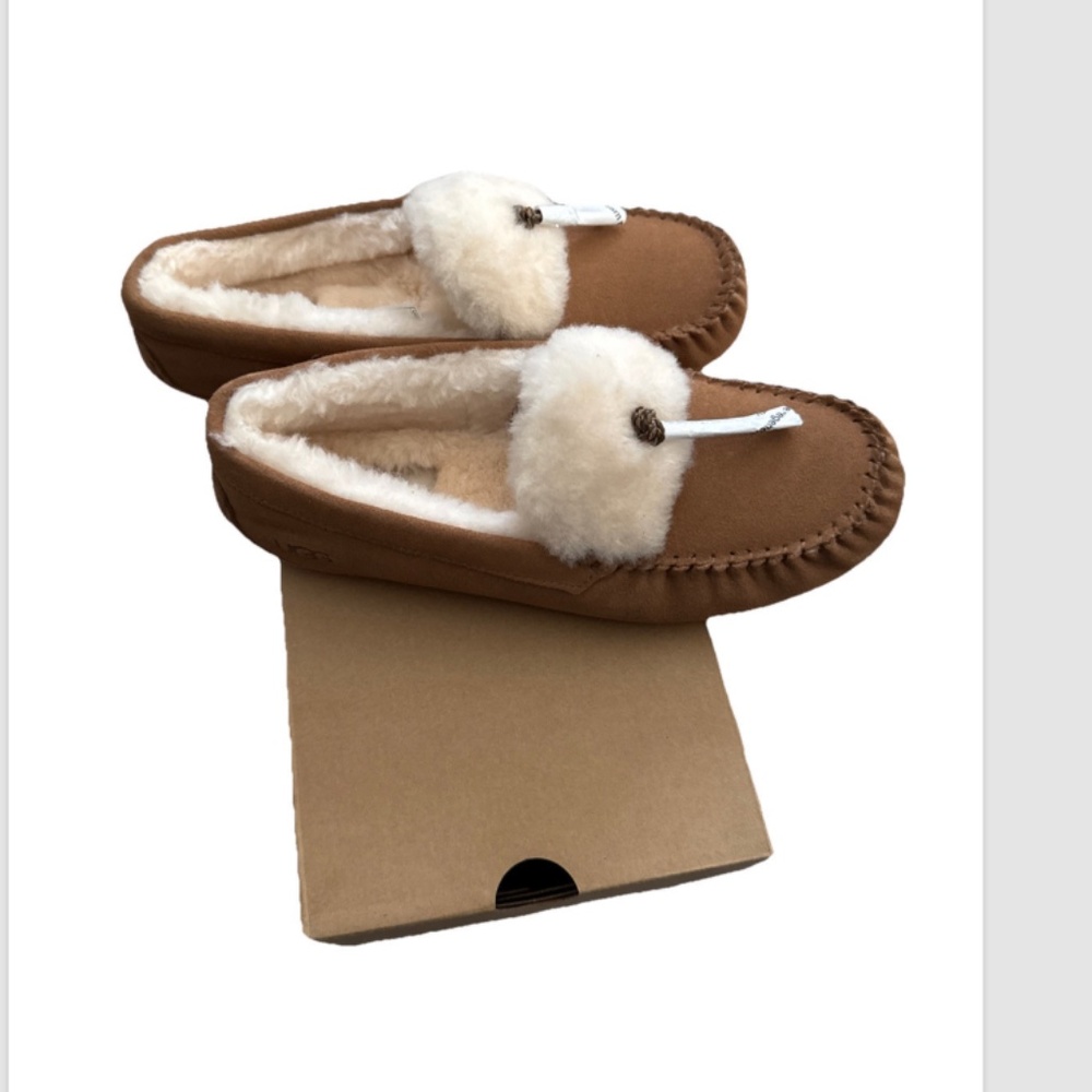 Ugg Australia Womens Dakota Shearling Braid Slipper/Moccasin Sz 8 New in Box - Picture 2 of 6